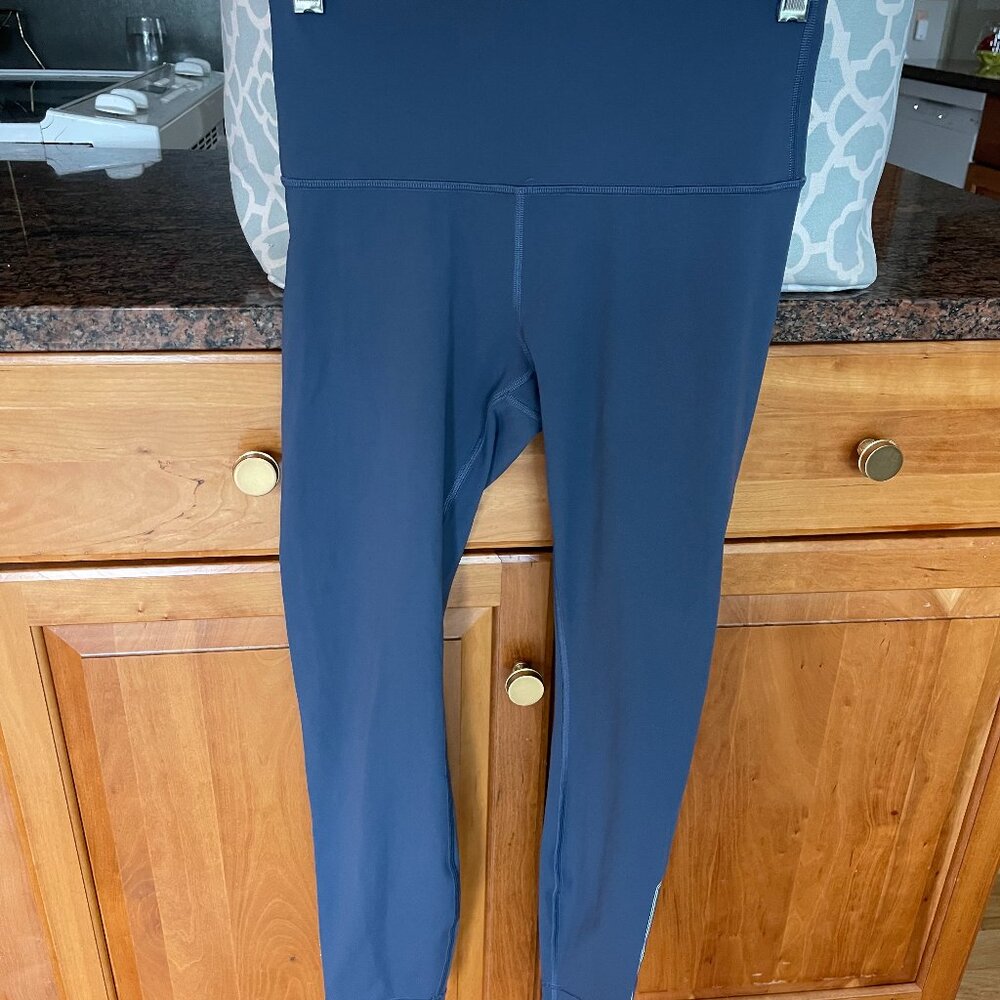 Lululemon athletica cropped leggings NEW 6 - BSPOKE on Leg